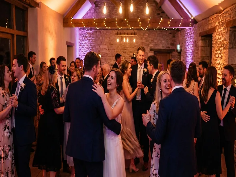 Hochzeitsparty in der Oberpfalz - Gäste tanzen zur Live-Musik der Partyband